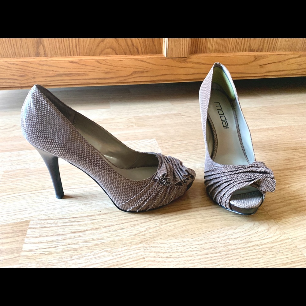 Ladies shoes